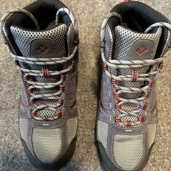Columbia boots - Picture 1 of 7